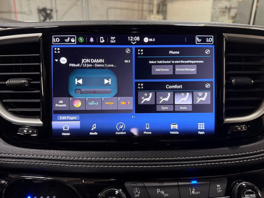 Used 2023 Chrysler Pacifica Touring-L AWD/4WD image 9