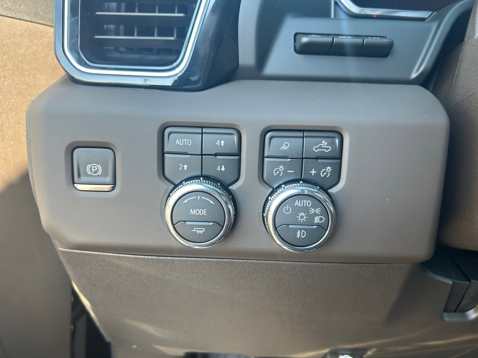 New 2026 GMC Sierra 2500 Denali w/ Denali Reserve Package image 28