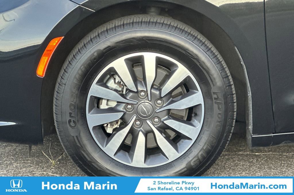 Used 2024 Chrysler Pacifica Select image 35