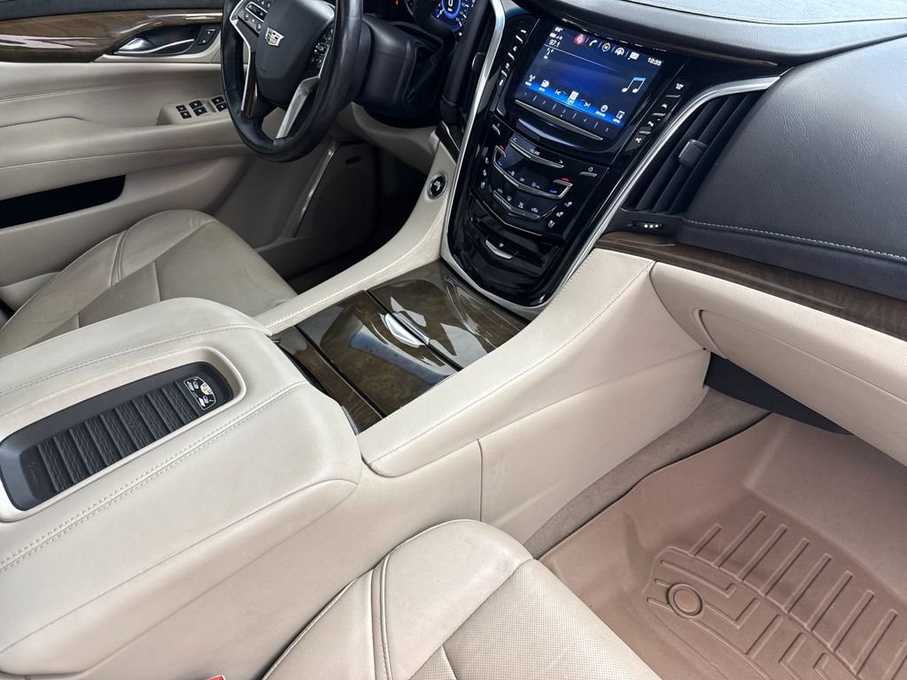 Used 2019 Cadillac Escalade Premium Luxury AWD/4WD image 17