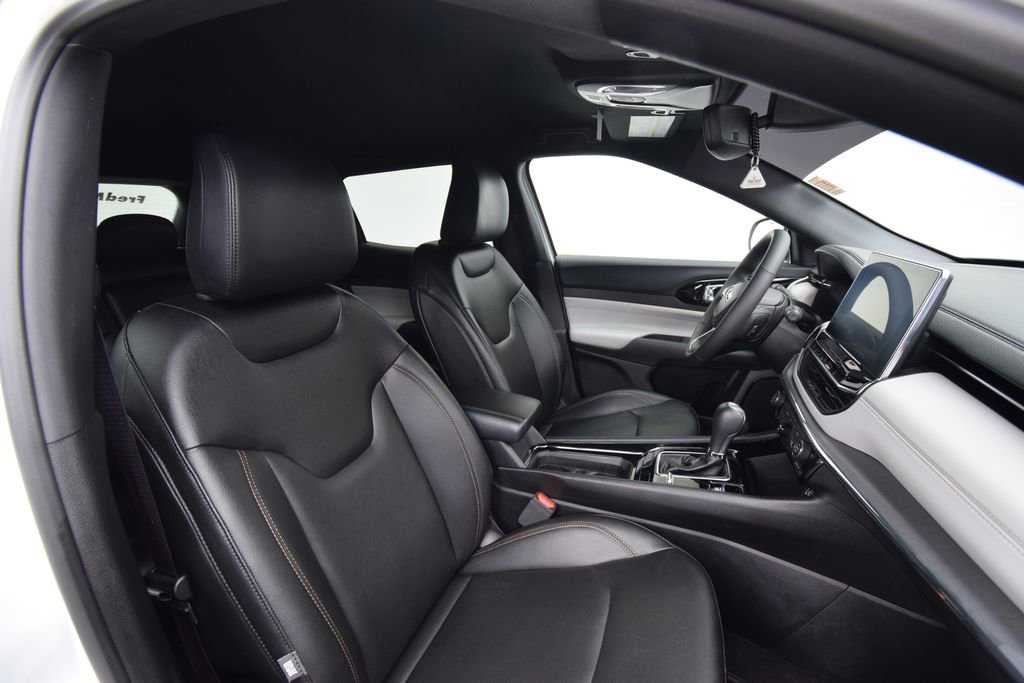 Used 2024 Jeep Compass Limited image 19