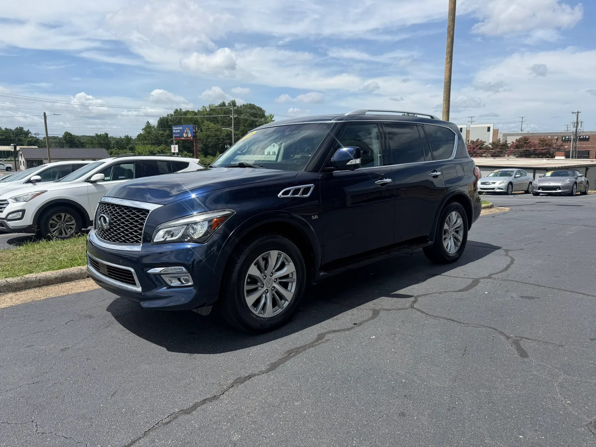 Used 2016 INFINITI QX80 4WD w/ Driver's Assistance Package image 3
