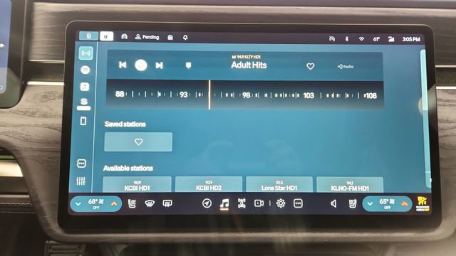 Used 2025 Rivian R1S Adventure image 51