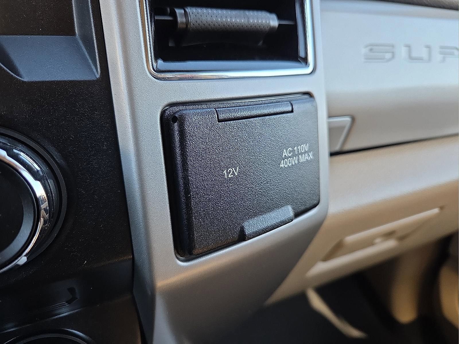 Used 2018 Ford F350 Lariat w/ Chrome Package image 22