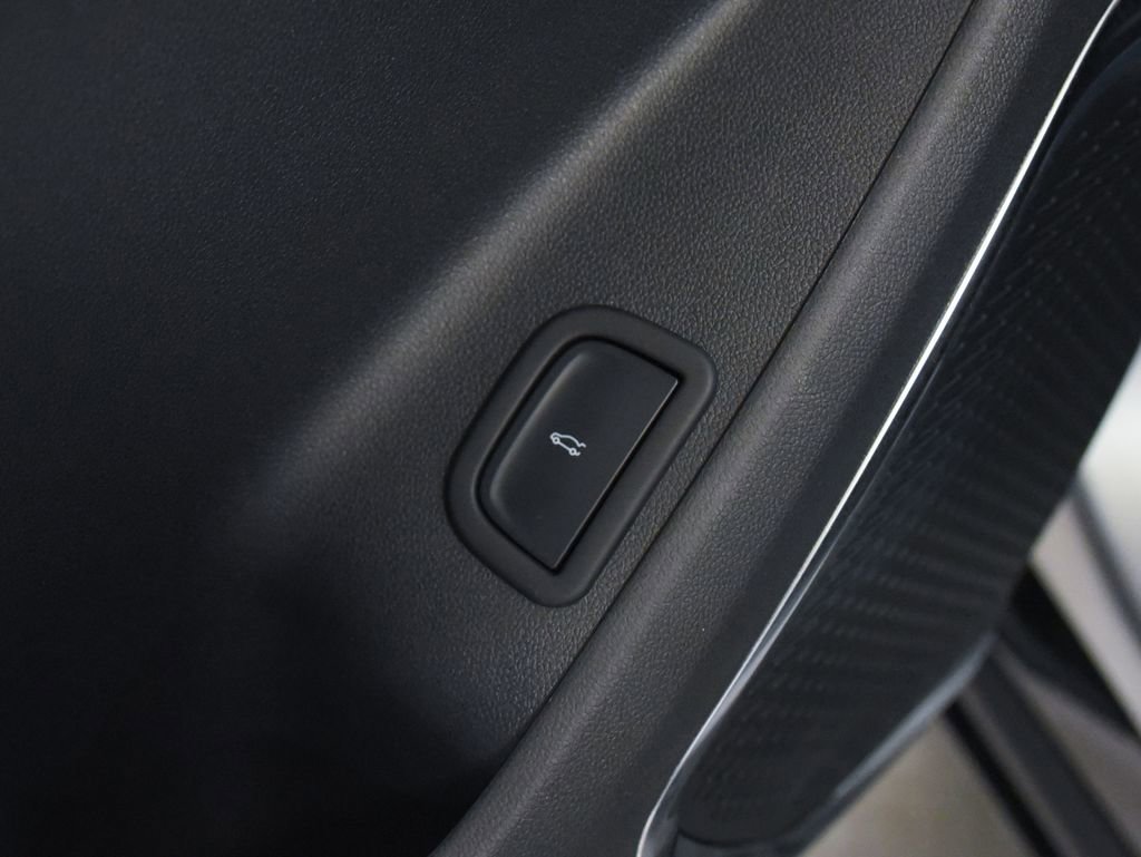 Used 2025 GMC Acadia Denali image 17