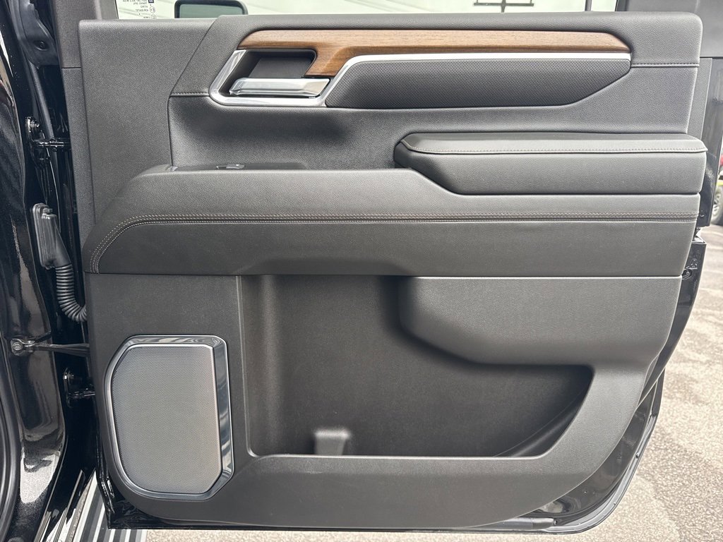 Used 2024 Chevrolet Silverado 2500 High Country w/ High Country Premium Package image 17