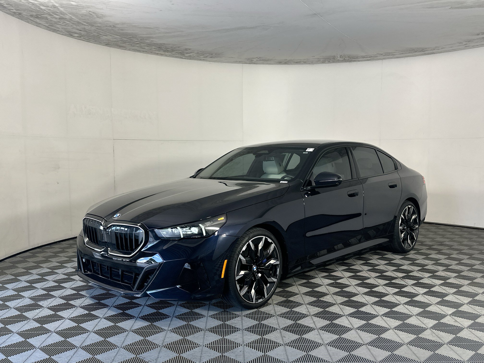 Used 2025 BMW 530i w/ M Sport Package RWD image 7