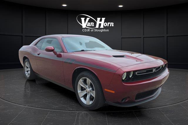 Used 2019 Dodge Challenger SXT RWD image 1