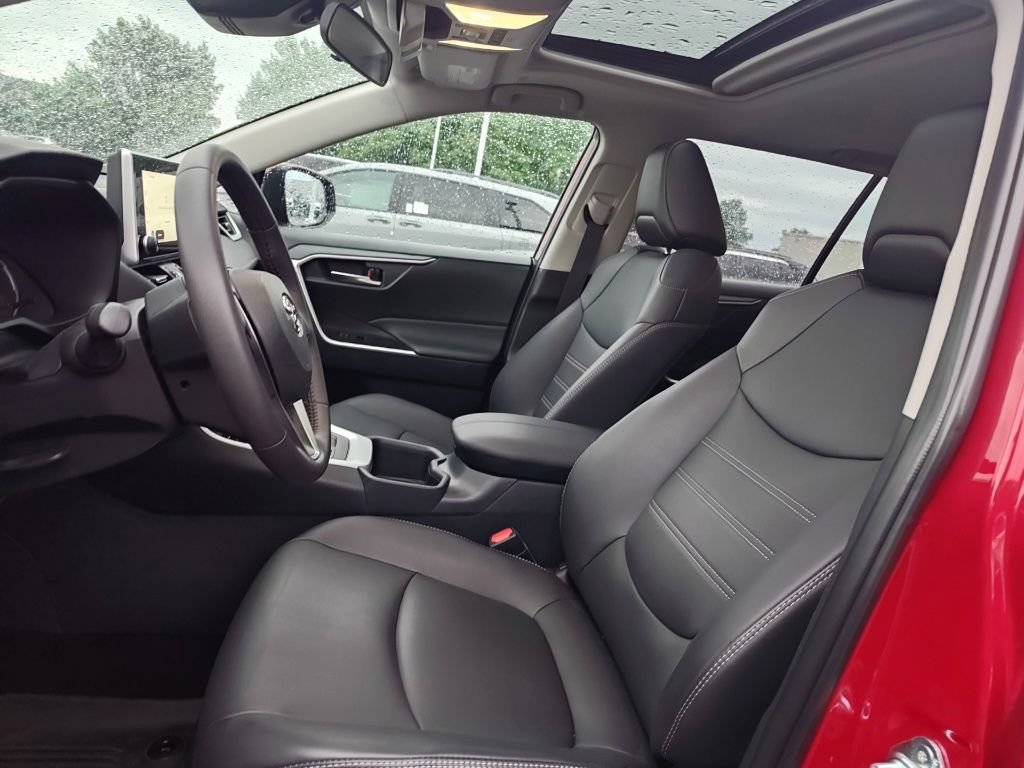 Used 2025 Toyota RAV4 XLE Premium AWD/4WD image 6