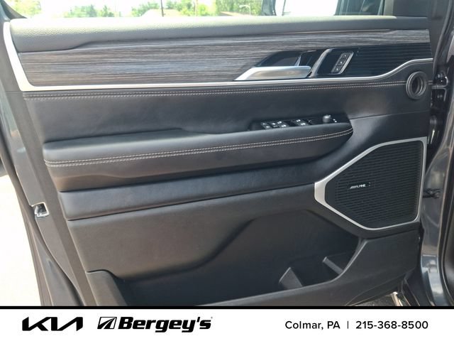 Used 2024 Jeep Wagoneer L Series II w/ Flexible Seating Group AWD/4WD image 16