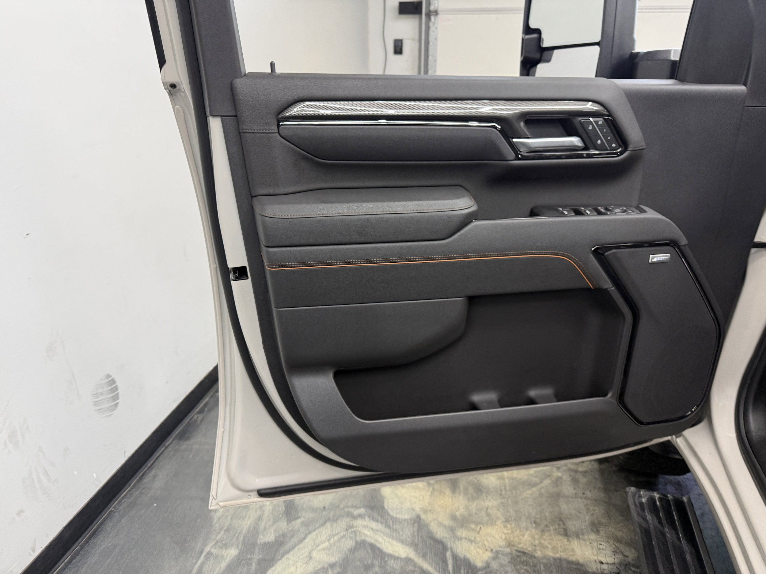 Used 2026 GMC Sierra 2500 AT4 w/ AT4 Premium Plus Package AWD/4WD image 9