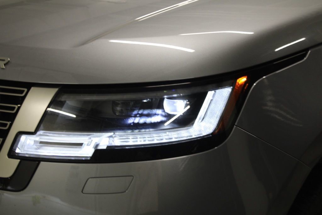 Used 2023 Land Rover Range Rover SE image 9