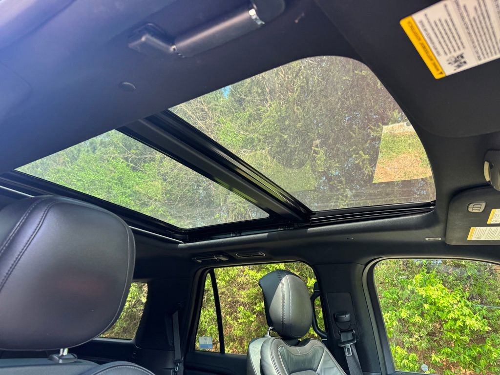 Used 2018 Lincoln Navigator Select image 9