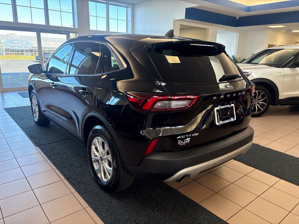 Used 2023 Ford Escape Active AWD/4WD image 3