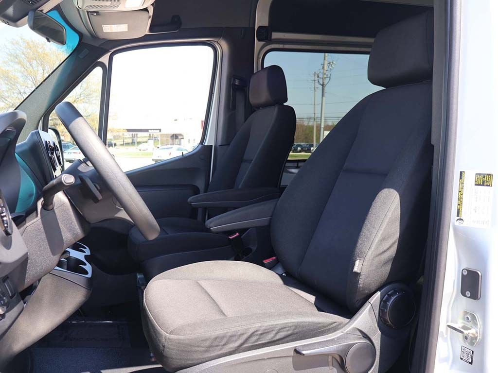 Used 2024 Mercedes-Benz Sprinter 2500 image 21
