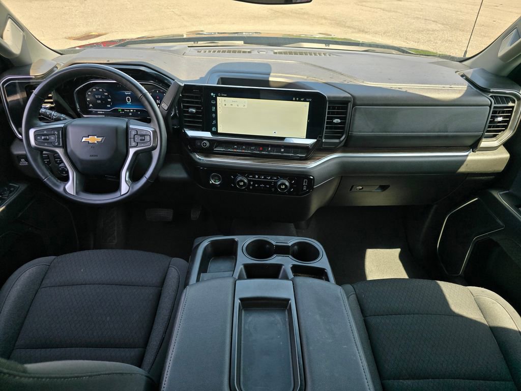 Used 2024 Chevrolet Silverado 1500 LT AWD/4WD image 8