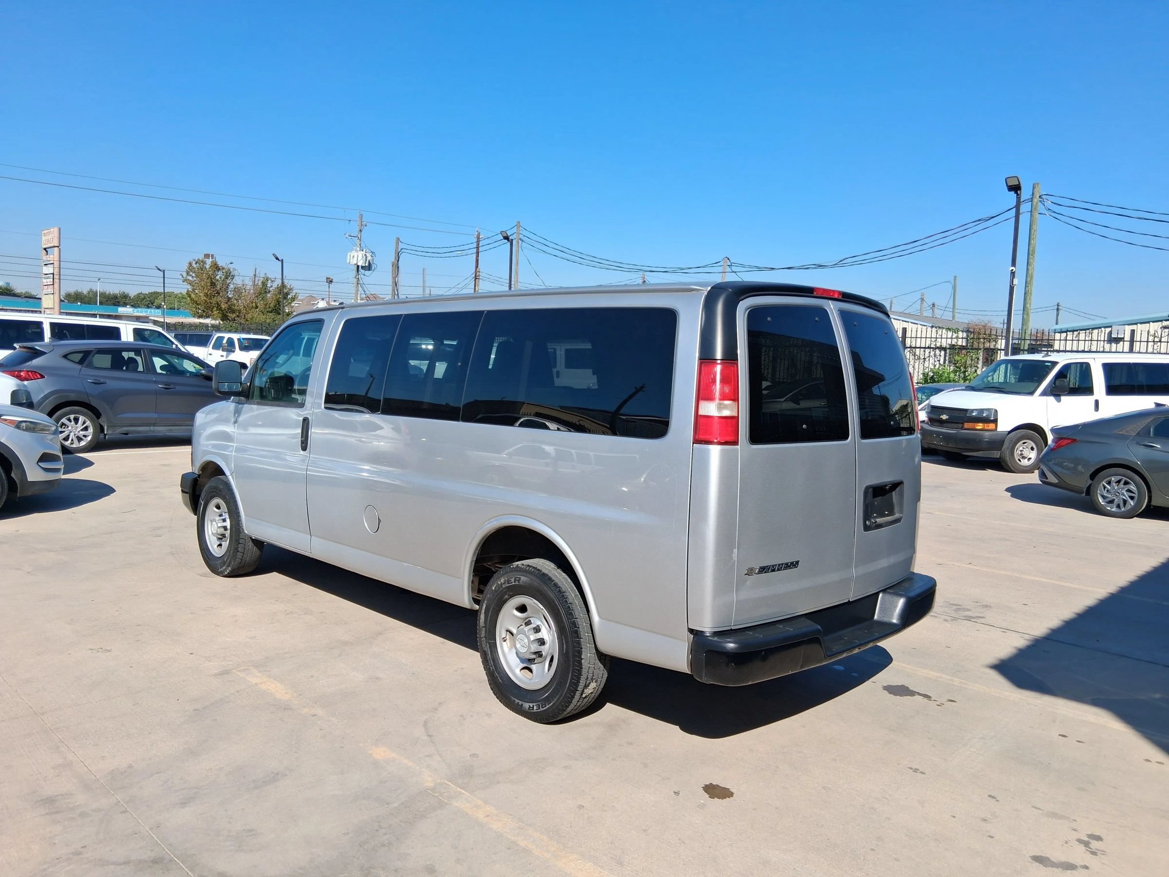 Used 2017 Chevrolet Express 2500 LS RWD image 4