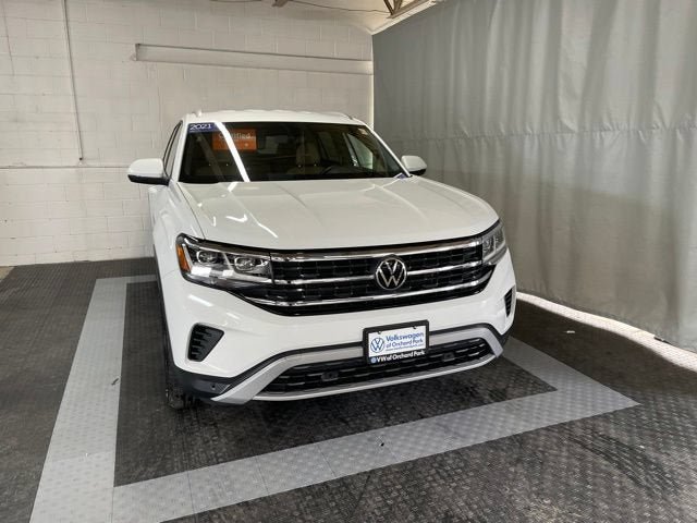 Certified 2020 Volkswagen Atlas Cross Sport SE AWD/4WD image 2