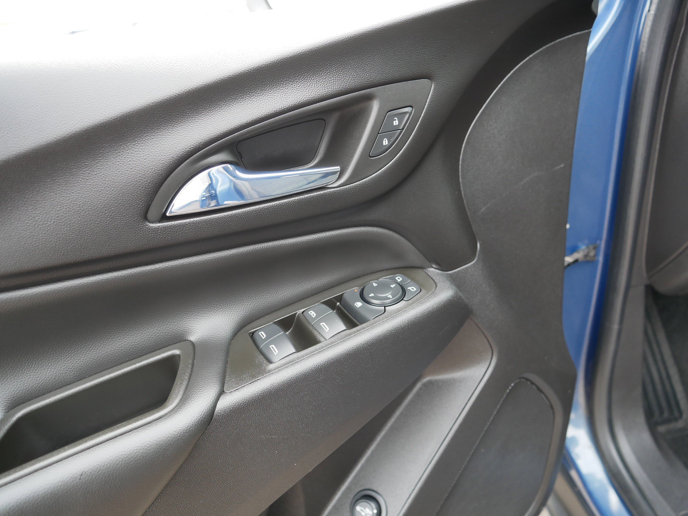Used 2024 Chevrolet Equinox LT w/ LPO, Floor Liner Package AWD/4WD image 19