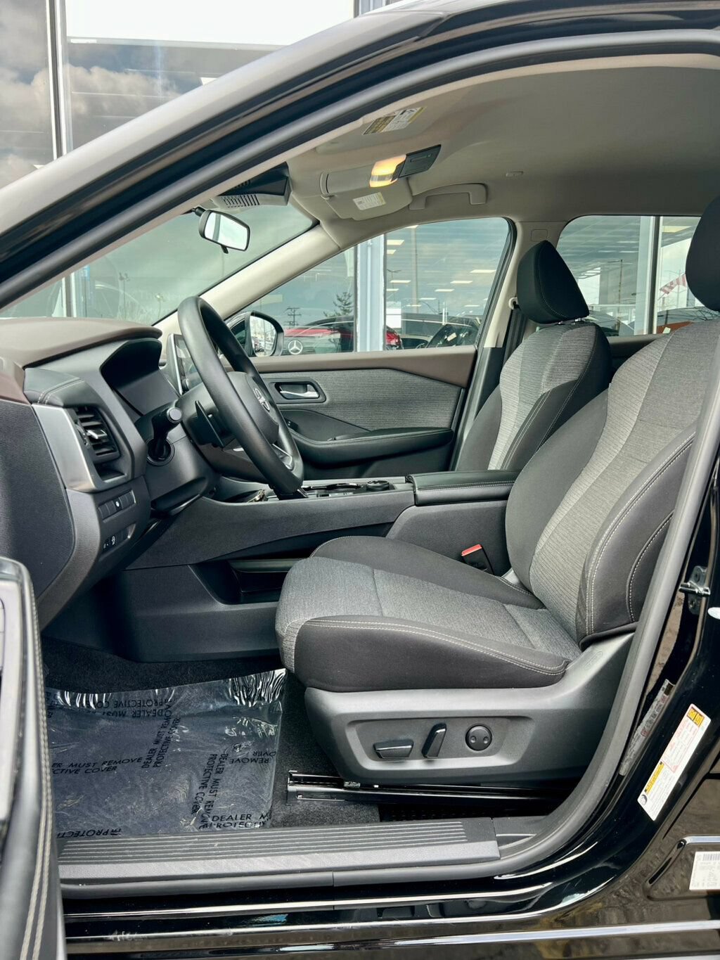 Used 2023 Nissan Rogue SV AWD/4WD image 15