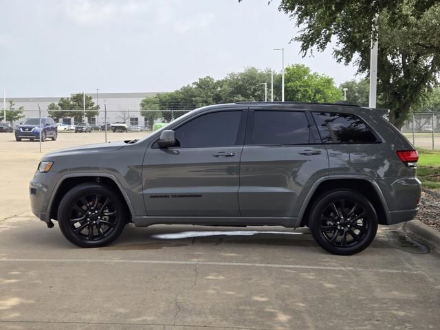 Used 2020 Jeep Grand Cherokee Altitude RWD image 3