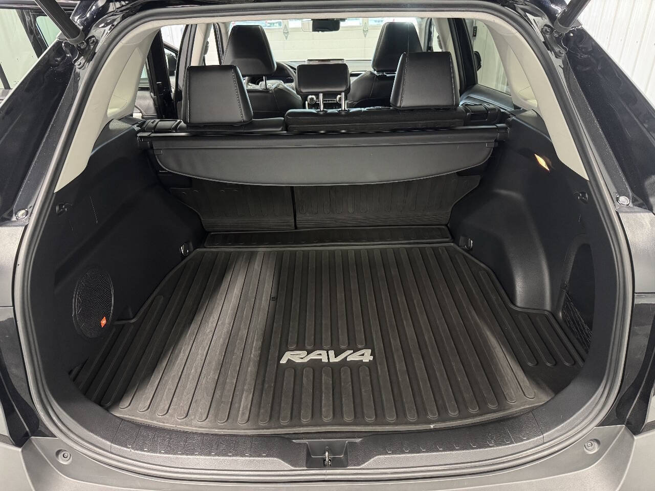 Used 2020 Toyota RAV4 Limited AWD/4WD image 20