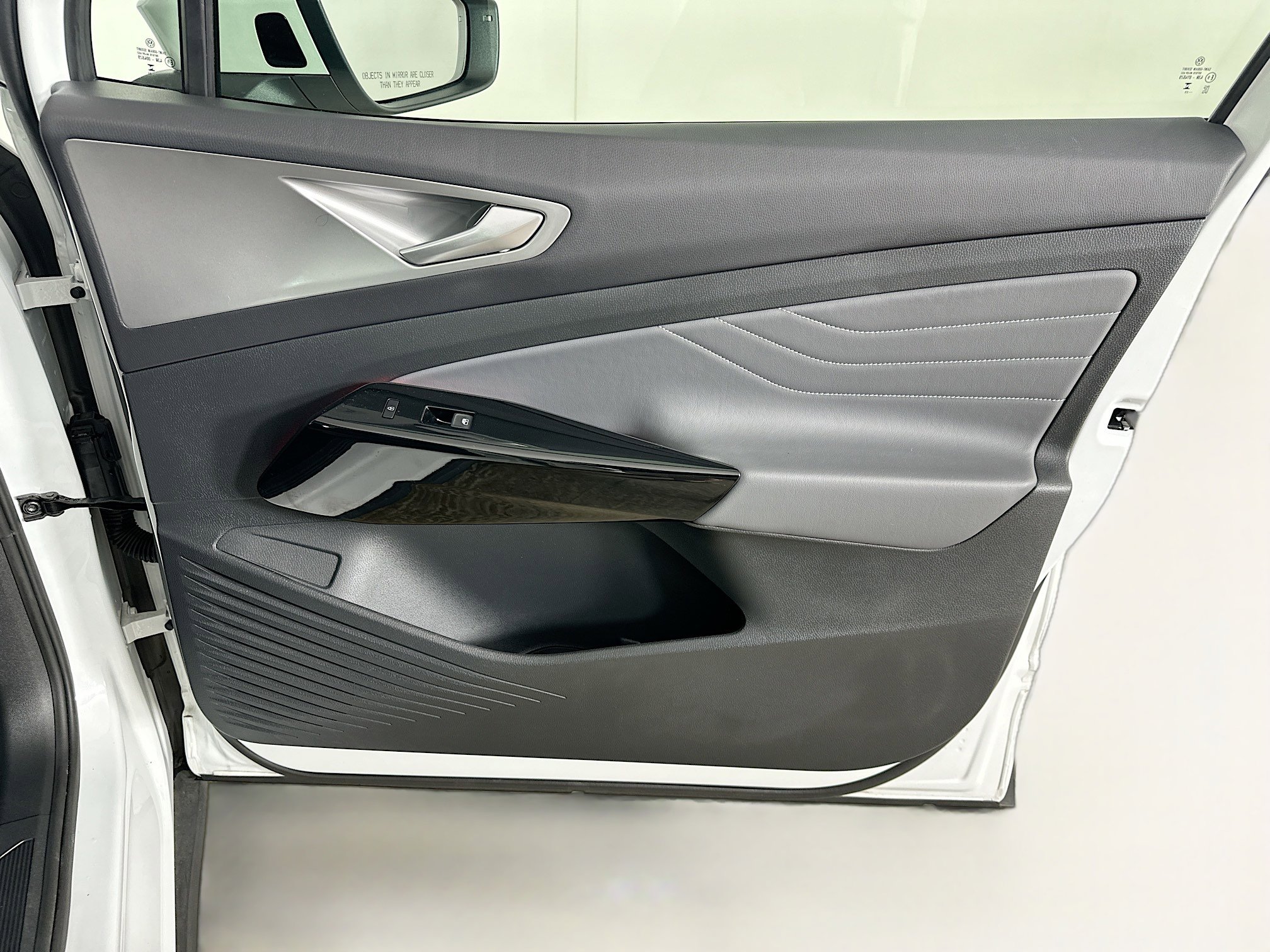 Used 2023 Volkswagen ID.4 Pro S image 33