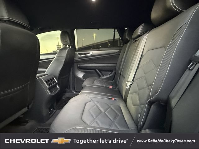 Used 2024 Volkswagen Atlas Cross Sport SE FWD image 30