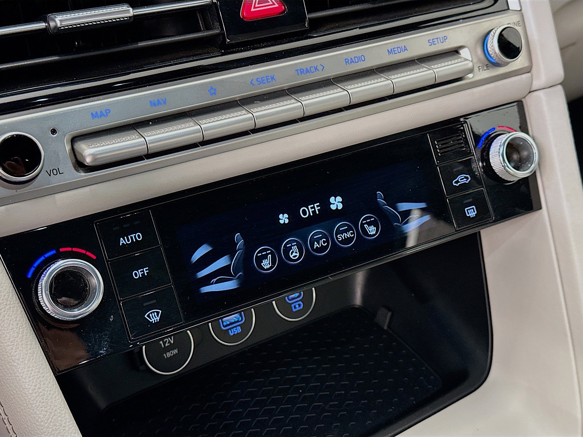 Used 2024 Genesis G70 2.5T image 24