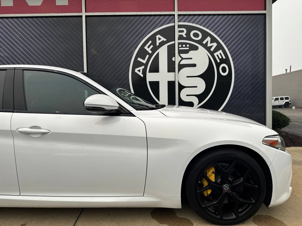 Used 2019 Alfa Romeo Giulia AWD image 3