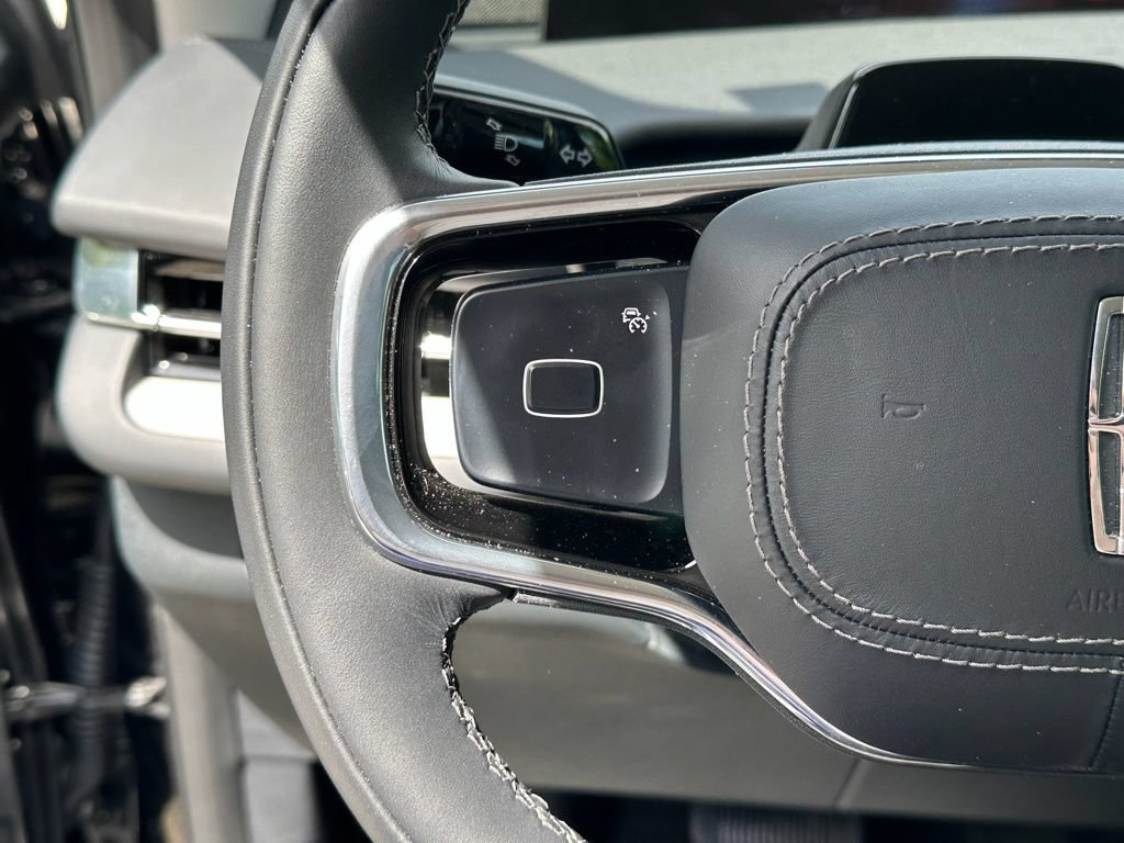 New 2025 Lincoln Navigator Reserve AWD/4WD image 7