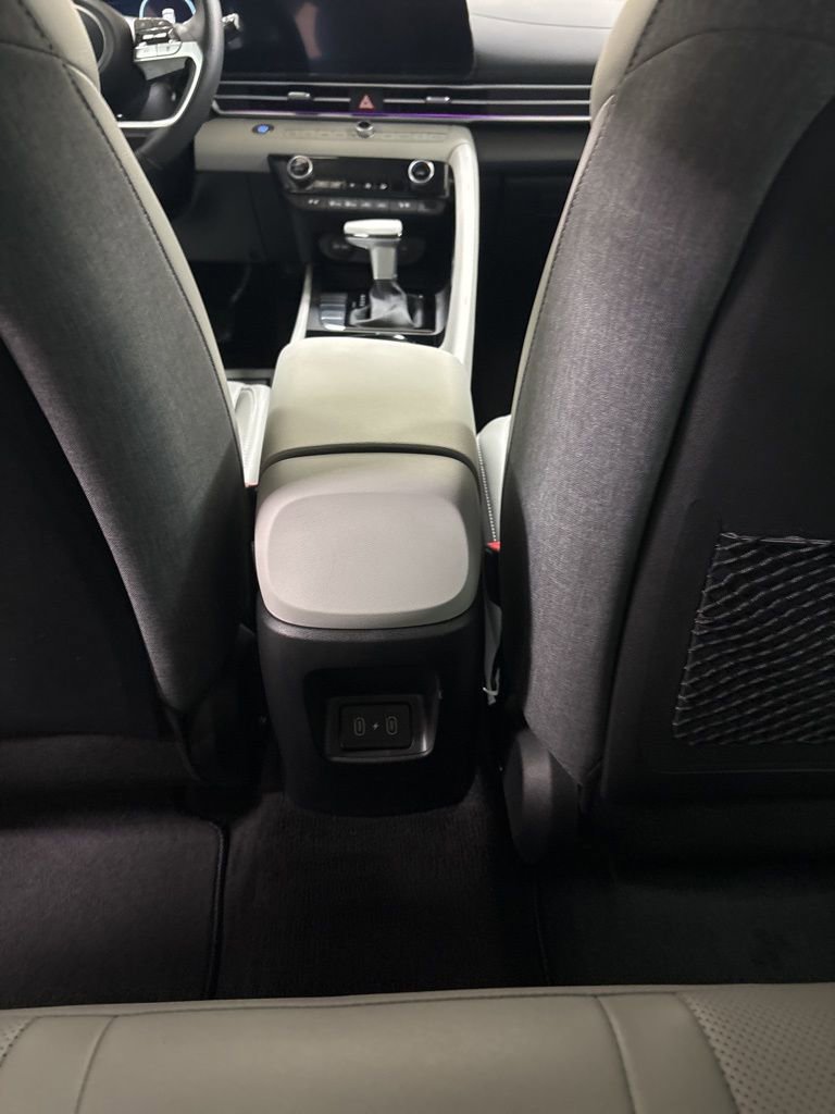 Used 2025 Hyundai Elantra Limited image 20