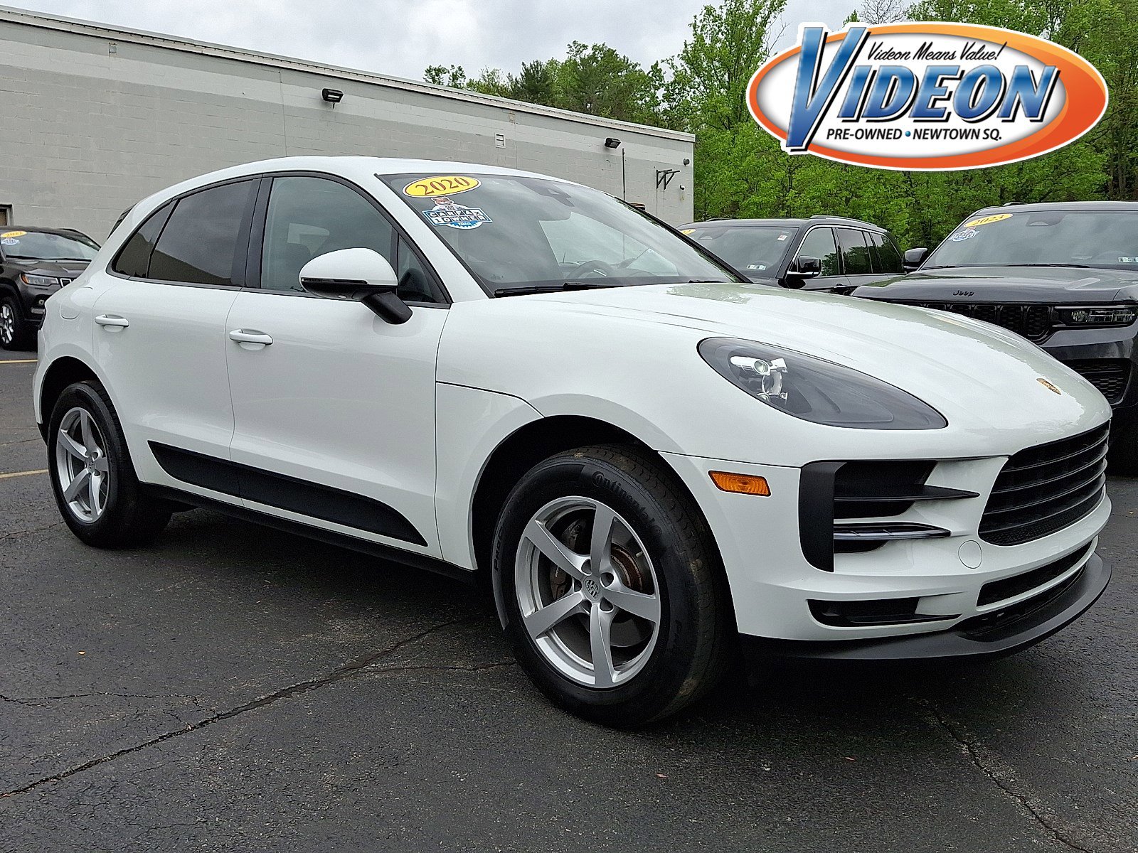 Used 2020 Porsche Macan AWD/4WD image 1