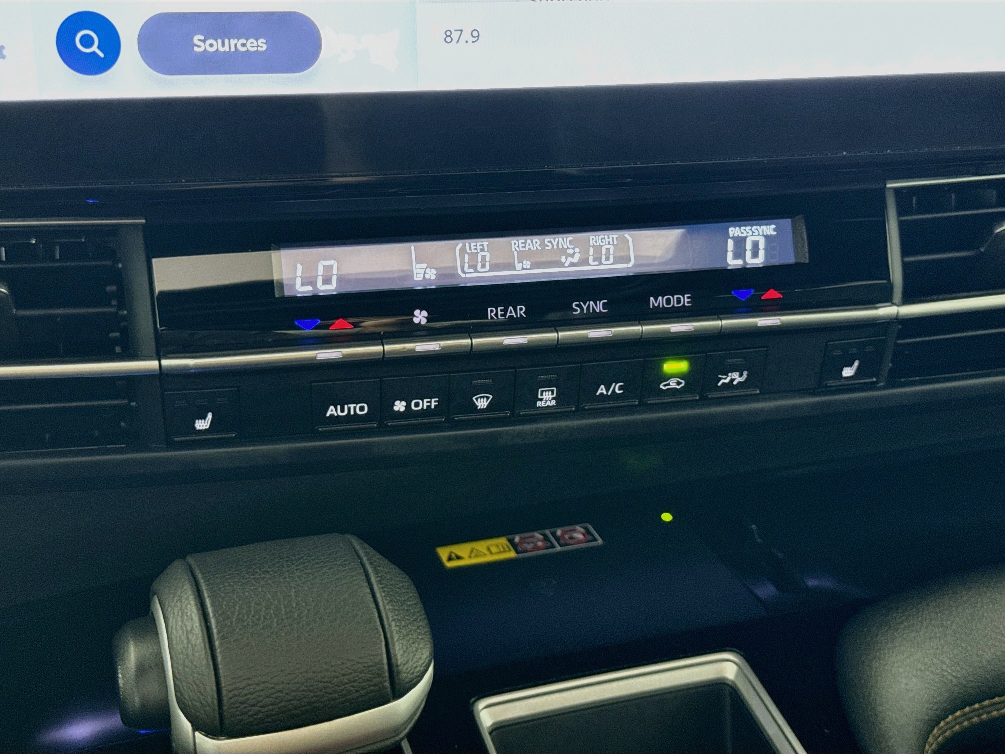 Certified 2025 Toyota Sienna XLE Woodland Edition AWD/4WD image 18