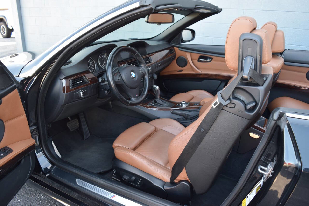 Used 2012 BMW 335i Convertible image 4