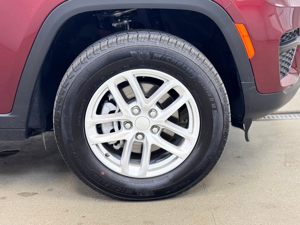 Used 2025 Jeep Grand Cherokee Laredo X w/ Luxury Tech Group I image 4