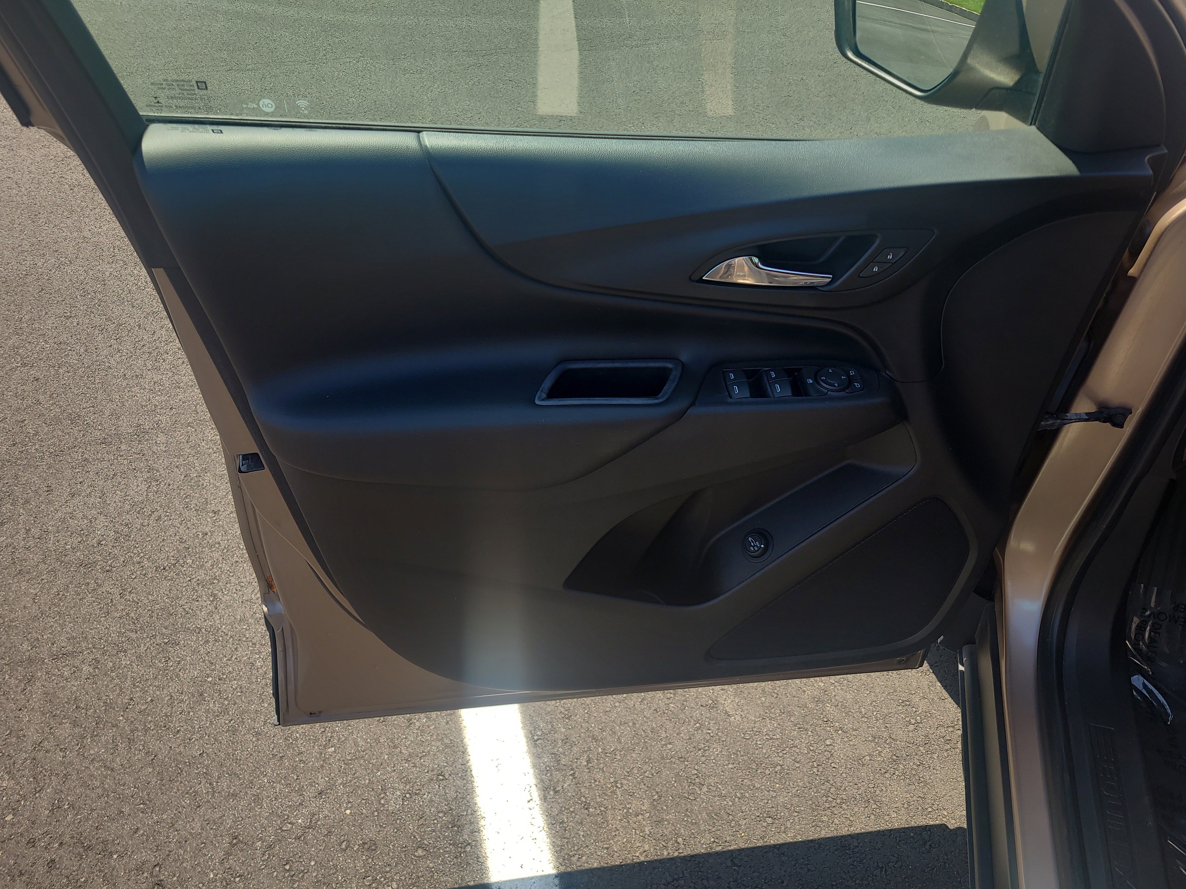 Used 2018 Chevrolet Equinox LT AWD/4WD image 15