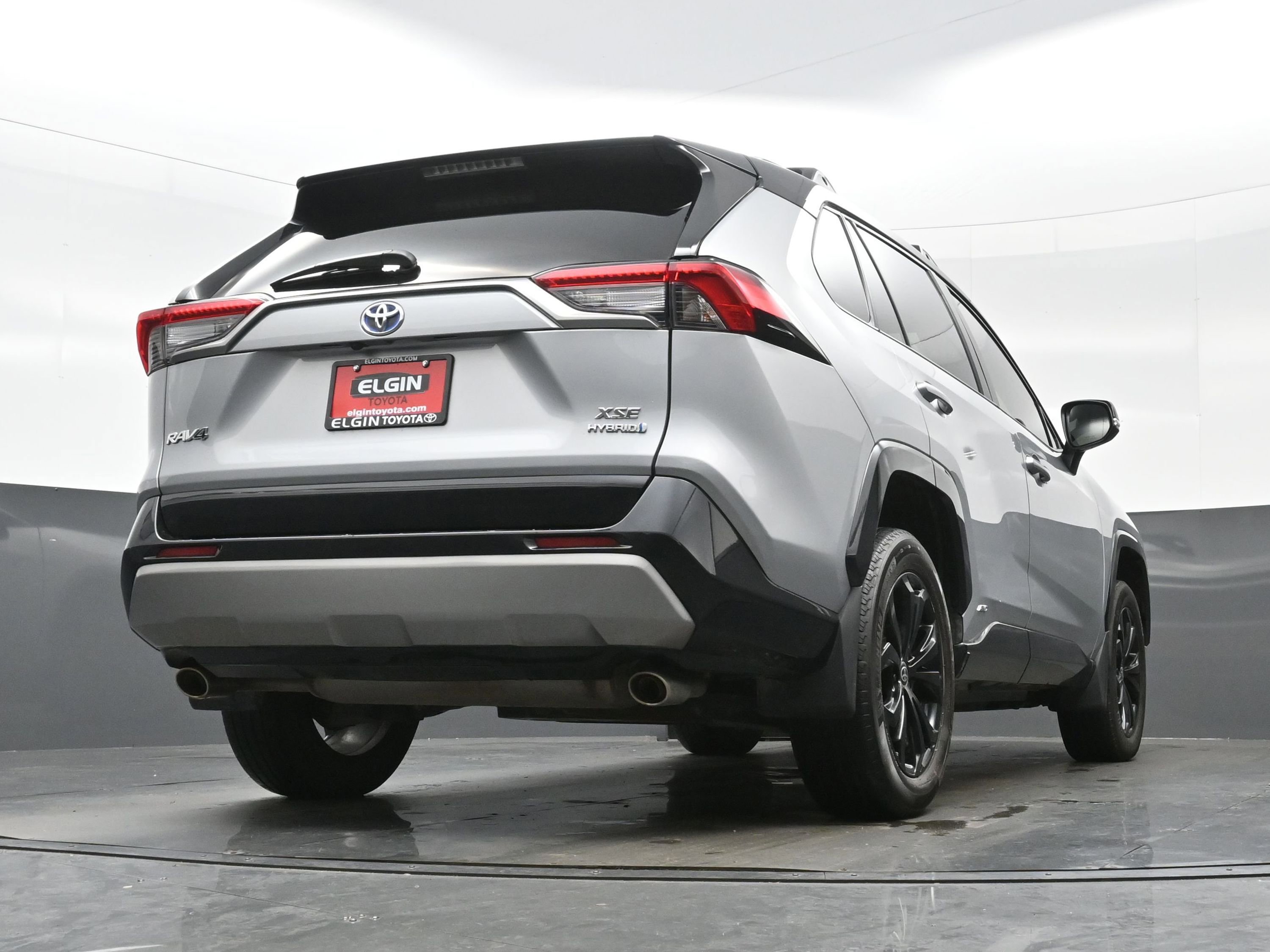 Used 2024 Toyota RAV4 XSE AWD/4WD image 32