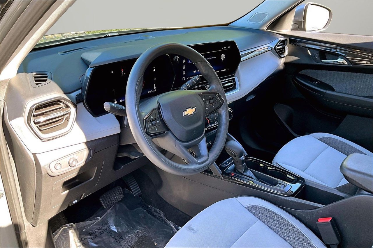 Used 2025 Chevrolet TrailBlazer LT AWD/4WD image 16
