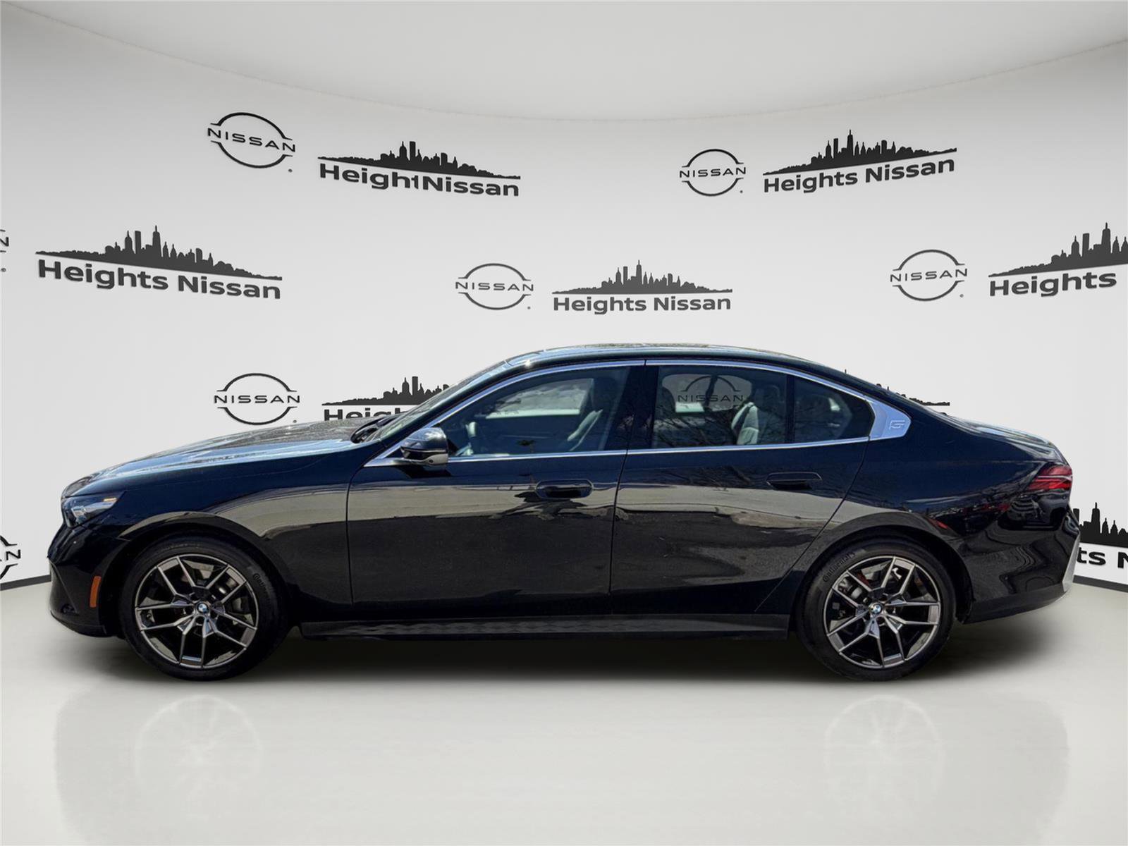 Used 2026 BMW 530i xDrive AWD/4WD image 2