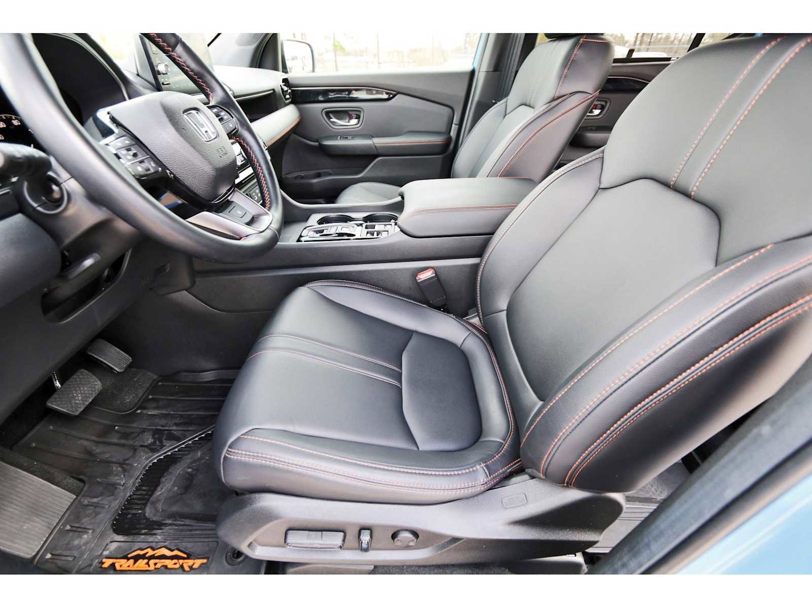 Used 2025 Honda Pilot TrailSport image 12