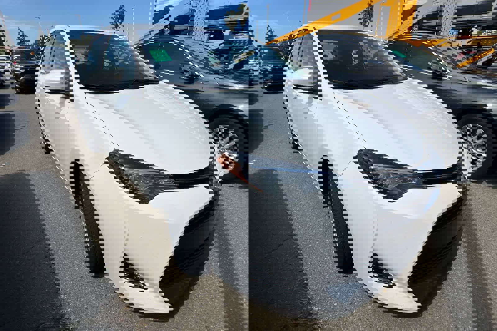 Used 2018 Toyota Corolla LE w/ Carpet Mat Package (TMS) FWD image 3