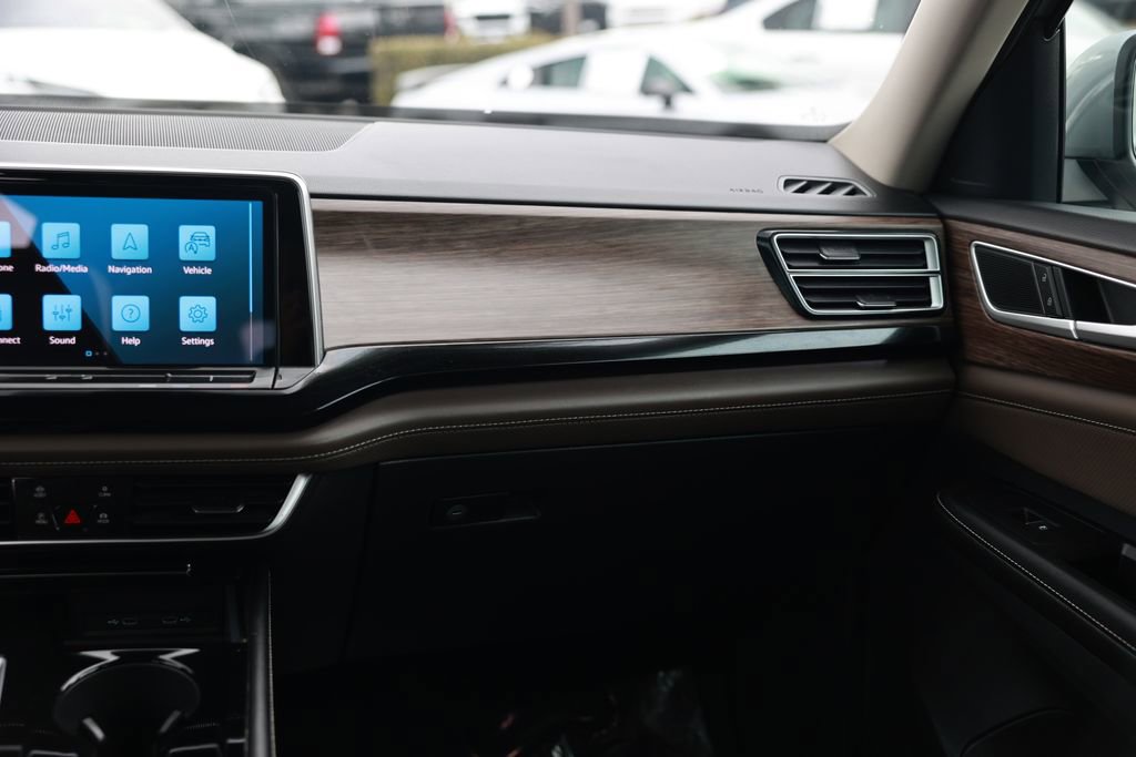 Used 2024 Volkswagen Atlas SEL AWD/4WD image 28