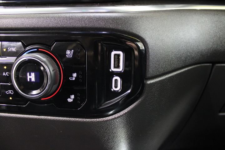 Used 2025 Chevrolet Silverado 1500 LTZ image 39