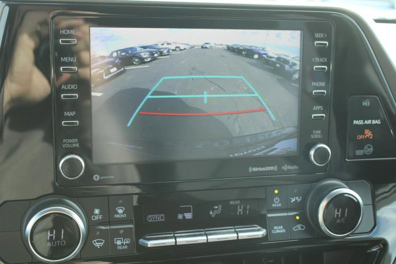 Used 2020 Toyota Highlander LE image 20