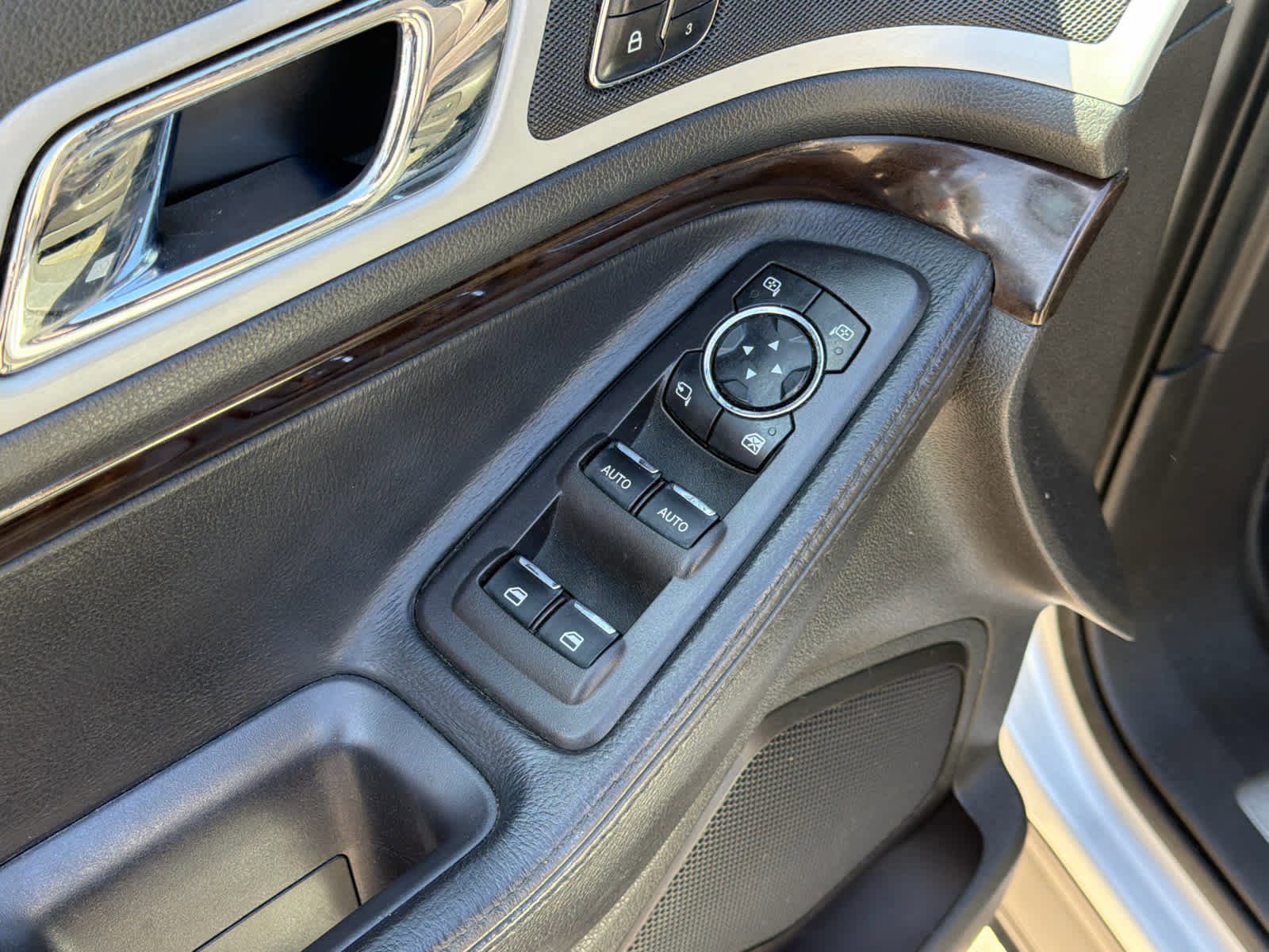 Used 2015 Ford Explorer Limited w/ Equipment Group 301A image 24