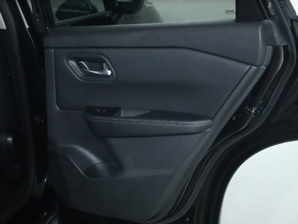 Certified 2025 Nissan Rogue SV image 31