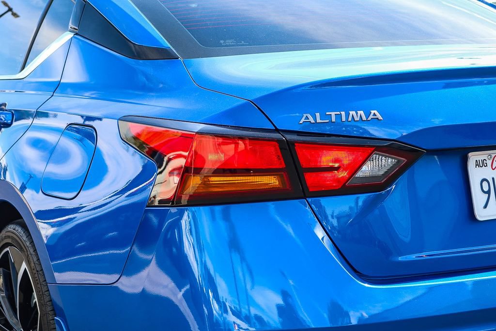 Used 2025 Nissan Altima 2.5 SR w/ SR Premium Package FWD image 9