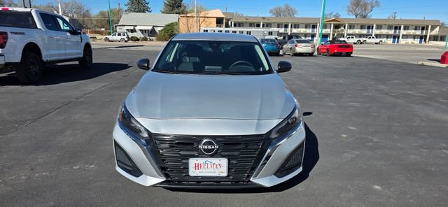 Used 2024 Nissan Altima 2.5 SV image 2