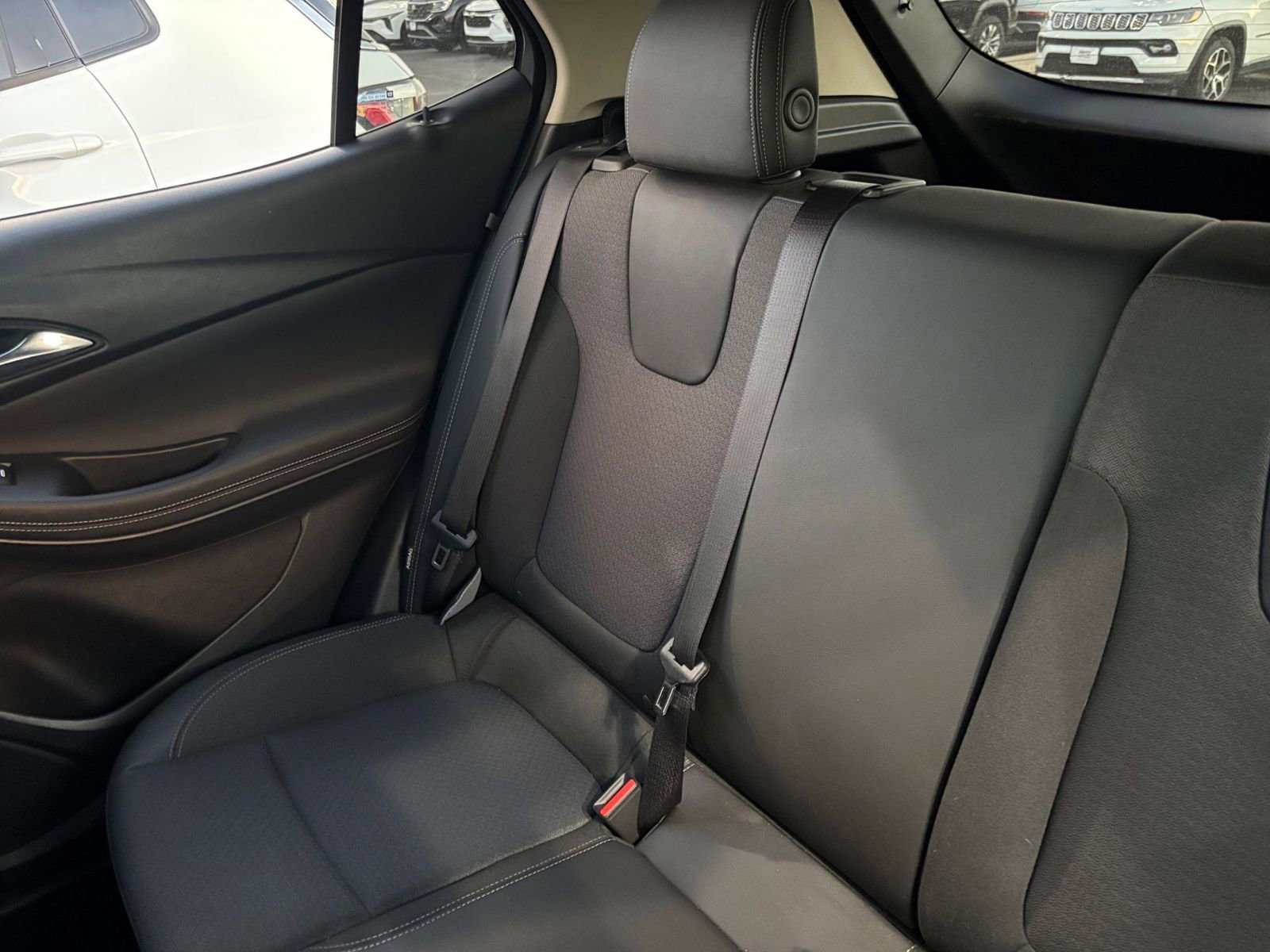 Used 2025 Buick Encore GX Preferred image 38